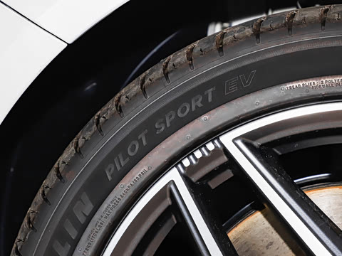 2025�� 710 Max��