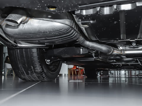 2026�� �Ŀ� E 300 L ������