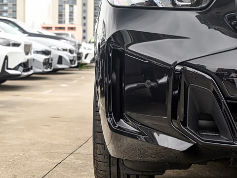 2025�� xDrive 40Li ������M�˶���ҹ��װ