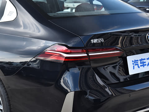 2026�� �Ŀ� 525Li ������װ