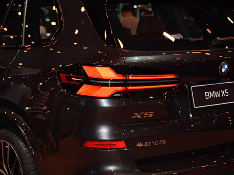 2025�� xDrive 40Li ������M�˶���ҹ��װ