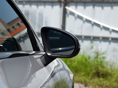 2025�� CLA 260 4MATIC ��ذ�