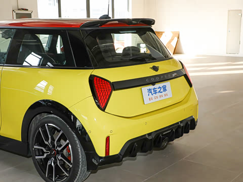 2025�� JOHN COOPER WORKS