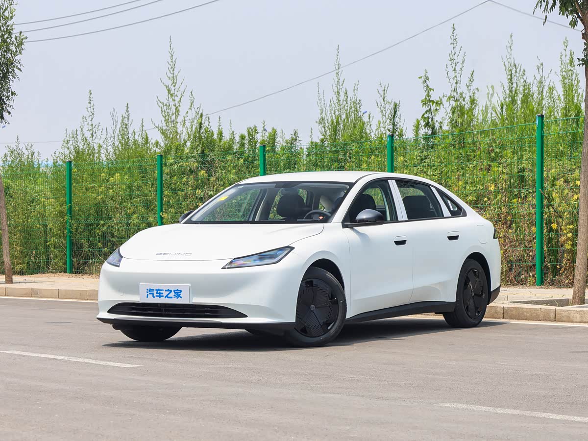 BAIC EU8