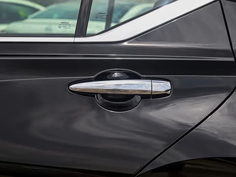 2025�� 2.0L SV �ڽ��