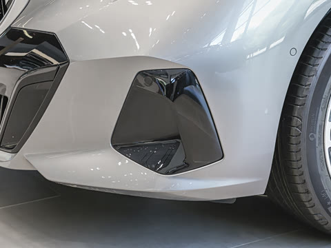 2026�� �Ŀ� 530Li ������ M�˶���װ