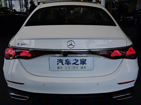 2025�� �Ŀ� E 300 �������˶���