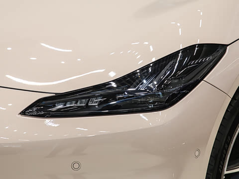 2025�� �Ŀ� 710 Max��