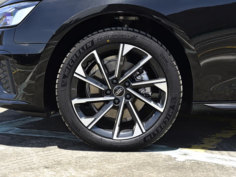 2026�� 200���������� 40 TFSI ����������