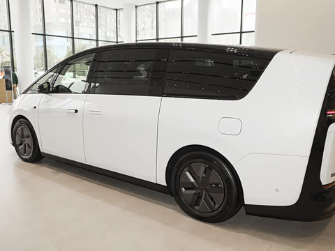 2025�� Ultra ���ܻ��°�