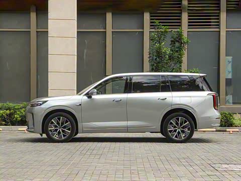 2025�� Ǭ�� UItra 6��