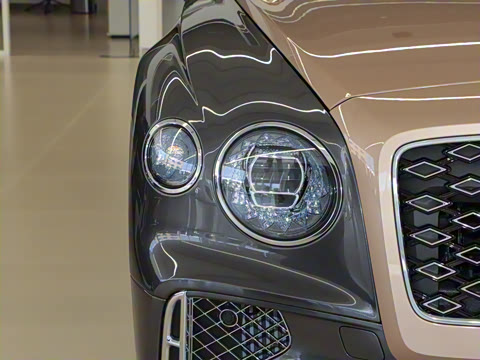 2026�� 4.0T V8 Mulliner