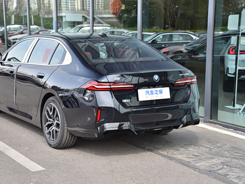 2026�� �Ŀ� eDrive 35L M�˶���װ