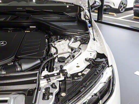 2025�� �Ŀ� GLC 260 4MATIC ����SUV