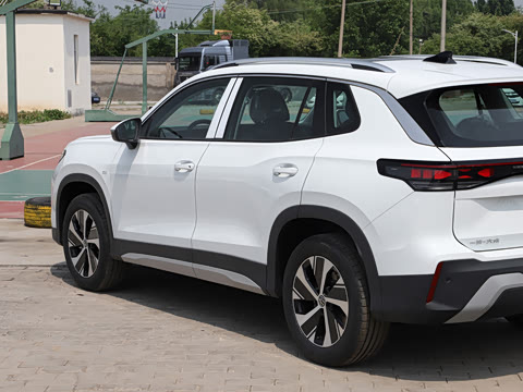 2026�� ̽��L 330TSI ������Ӣ