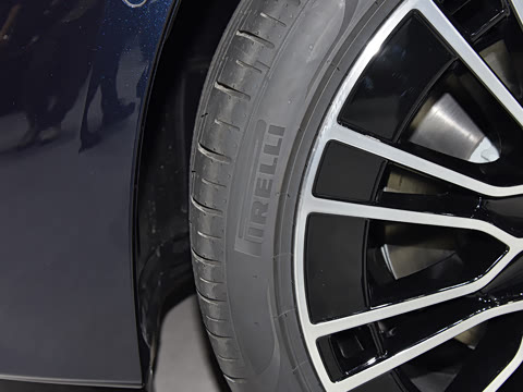 2026�� E 300 L �����