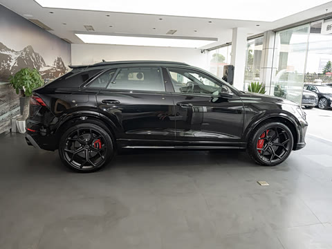 2026�� RS Q8 4.0T performance