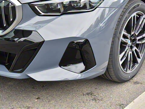 2026�� 530Li ������ M�˶���װ