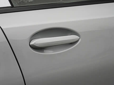 2026�� 330Li M�˶���ҹ��װ