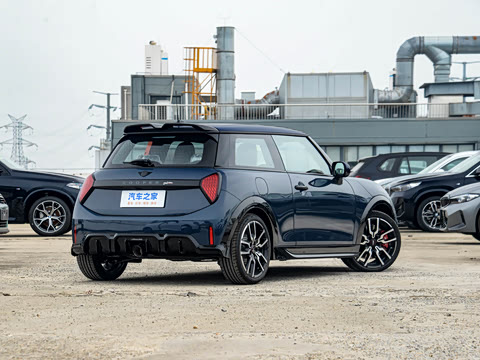 2025�� JOHN COOPER WORKS