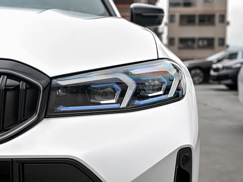 2026�� 330Li ������ M�˶���ҹ��װ