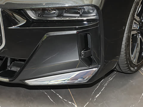 2026�� 740Li ������ M�˶���װ