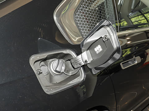 2026�� 740Li ������ M�˶���װ