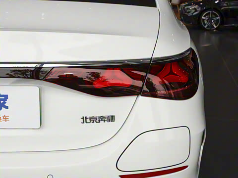 2024�� E 350 e L ���ʽ��϶����˶��γ�