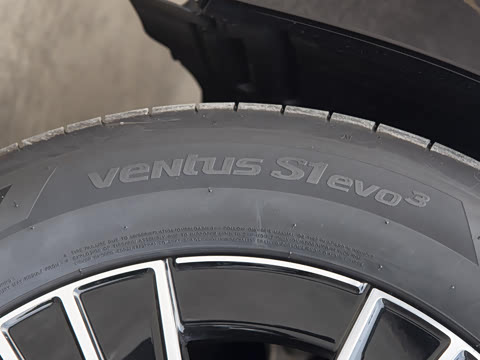 2025�� �Ŀ� E 260 L