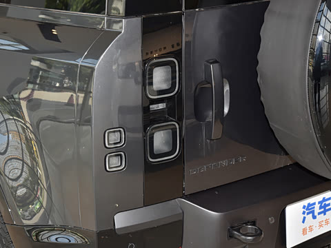 2026�� 110 3.0T P400 X-Dynamic HSE