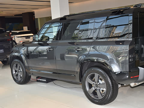 2026�� 110 3.0T P400 X-Dynamic HSE