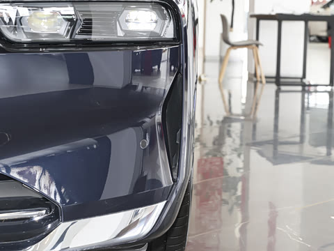 2026�� 735Li ������װ