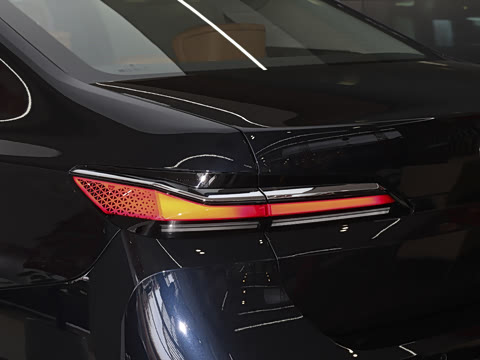 2026�� 735Li ������װ