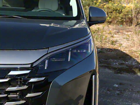 2026 DM-i 1.5T 218KM Խ