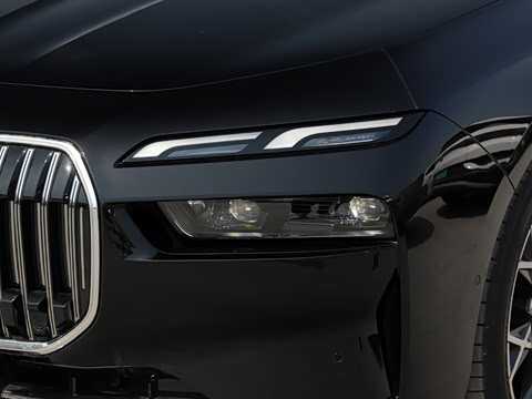 2026�� �Ŀ� 735Li ������װ