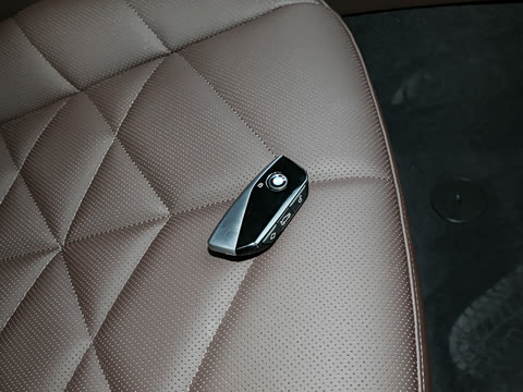 2026�� �Ŀ� 735Li ������װ