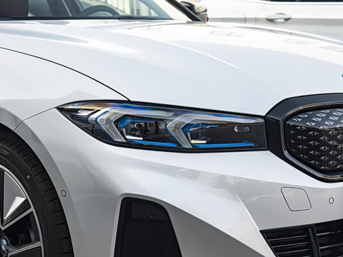 2026�� eDrive 40 L ��ҹ�˶���װ