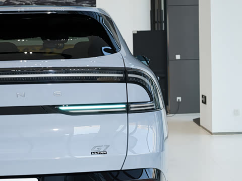 2026�� ���� 702 Max �콢��