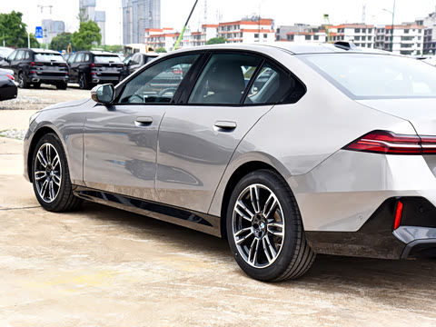 2026�� 525i M�˶���װ