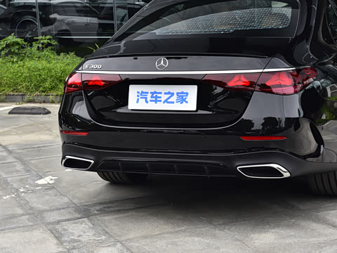 2026�� �Ŀ� E 300 �����˶���