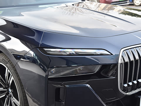 2026�� 740Li ������ M�˶���װ