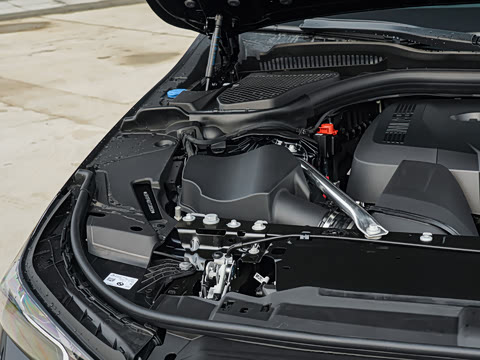 2026�� �Ŀ� 525Li M�˶���װ