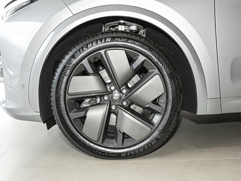 2025�� Pro ���ܻ��°�