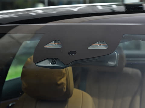 2026�� �Ŀ� E 300 L ������