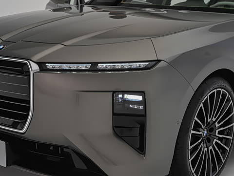 2027�� 740L �����