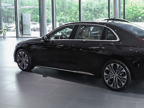 2026�� �Ŀ� E 300 L ������