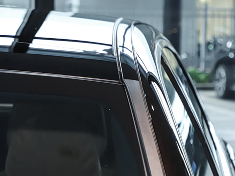 2026�� �Ŀ� E 300 L ������
