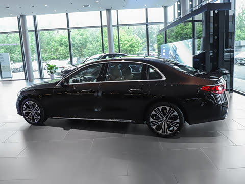 2026�� �Ŀ� E 300 L ������