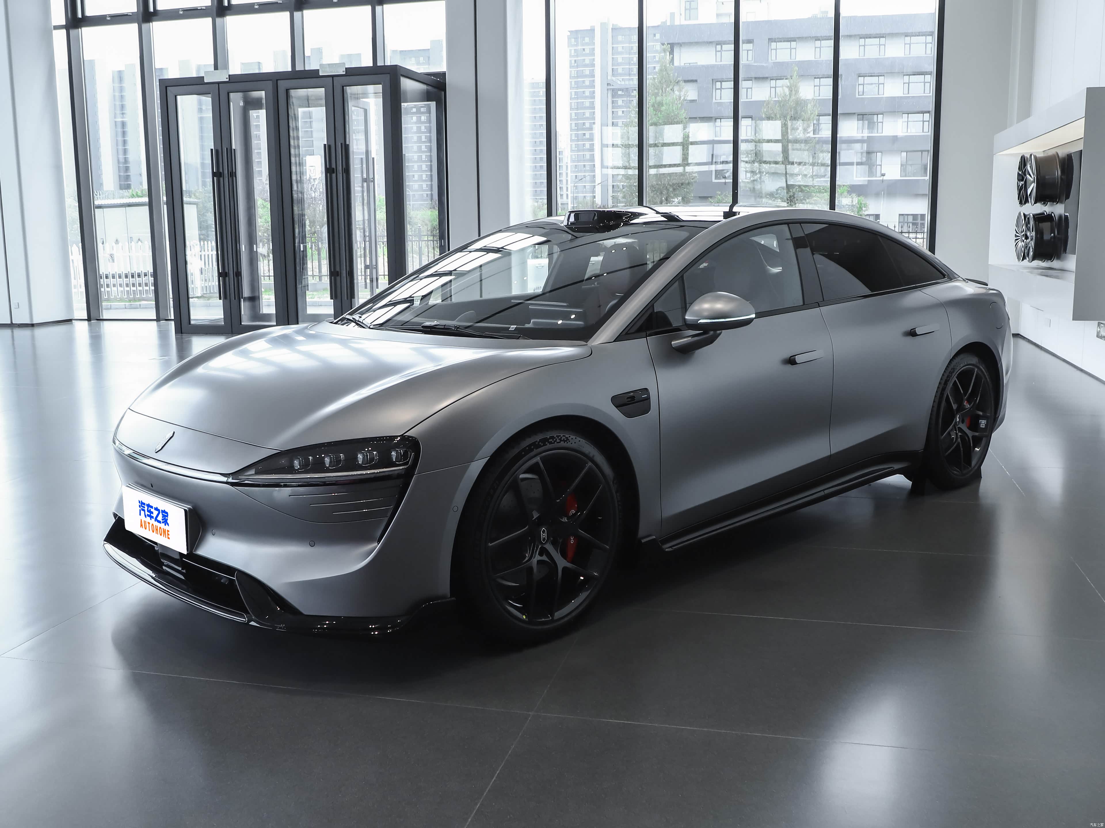 LUXEED S7