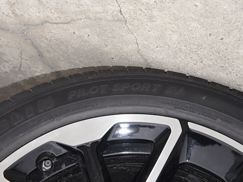 2026�� ���� 1704 Max �Ƽ���